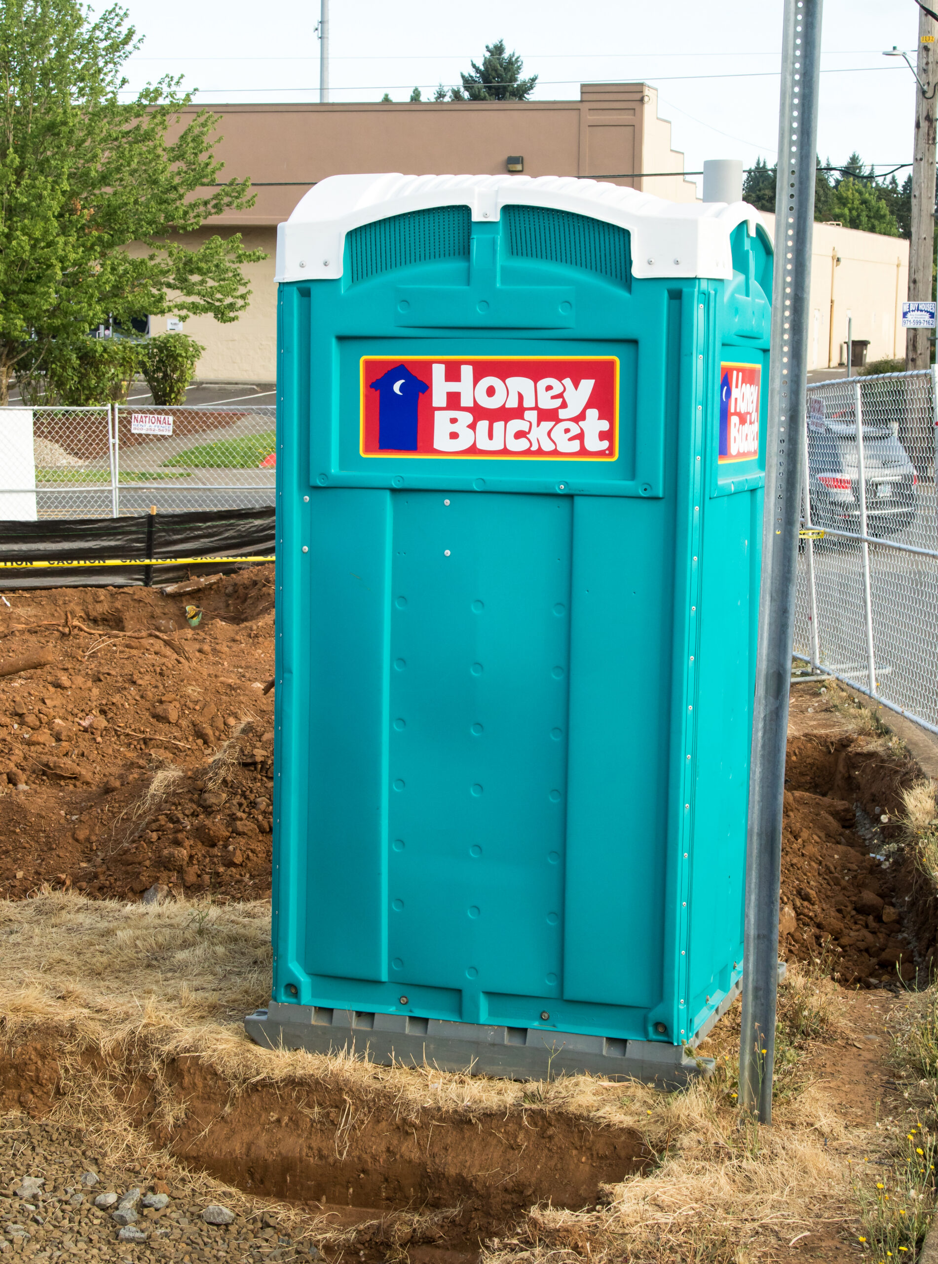 Portland,,Oregon,-,August,24,,2017:,Honey,Bucket,porta-potty,,Portable,Toilet honey bucket